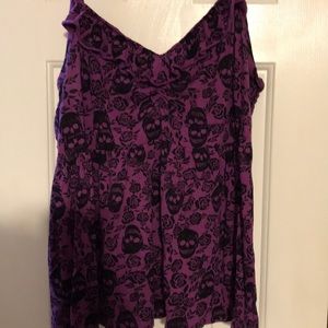 Tank top with skulls